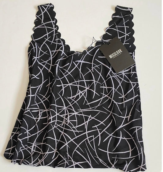 Small to medium top best fits 10 to 12